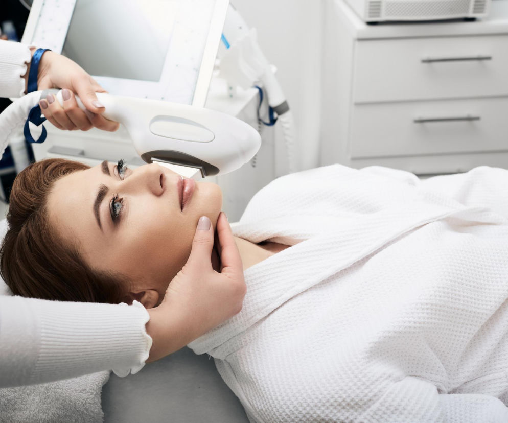 Przebarwienia hormonalne są trudne do usunięcia. Poznaj terapie, które rozjaśnią plamy typu melasma