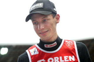 Kacper Tomasiak pokazał niesamowitą moc w Klingenthal! Wspaniałe zwycięstwo Polaka!