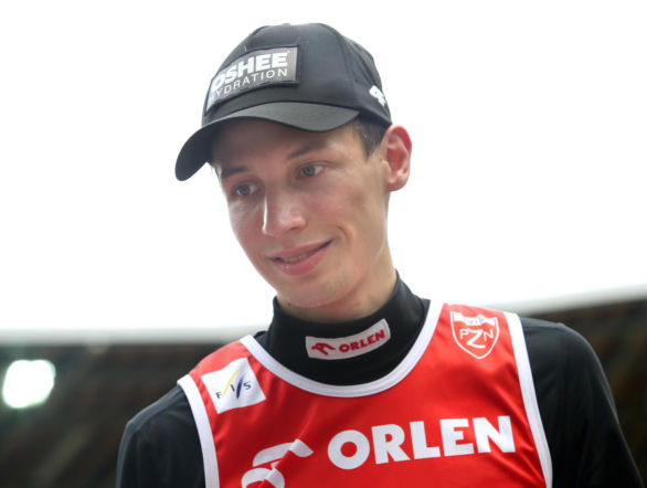 Kacper Tomasiak pokazał niesamowitą moc w Klingenthal! Wspaniałe zwycięstwo Polaka!