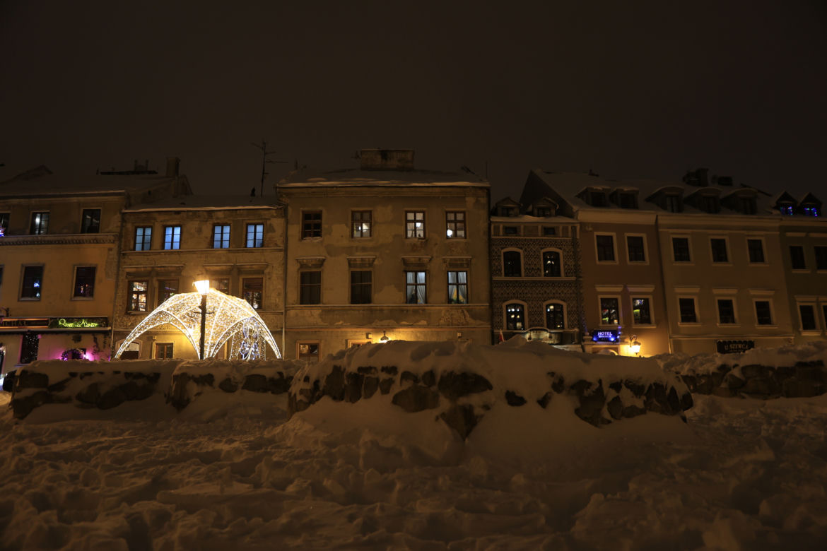 Śnieżny Lublin wieczorową porą