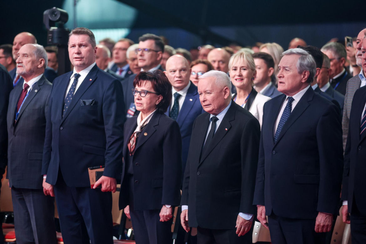Przemysław Czarnek był królem parkietu we włoskim hotelu. Tam poznał piękną małżonkę [ZDJĘCIA]
