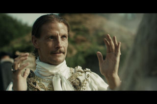 Dziki Sebastian Fabijański zachwyca i przeraża