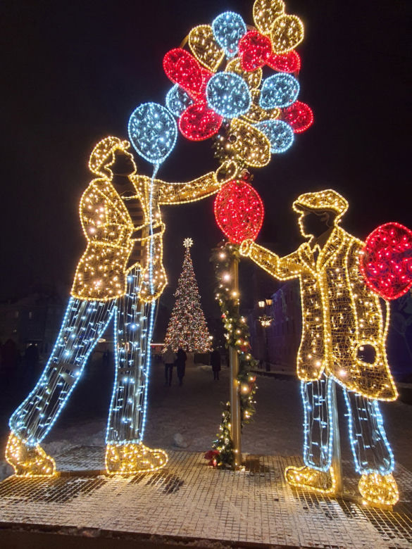 Warszawska iluminacja świąteczna. Magiczny spacer Traktem Królewskim