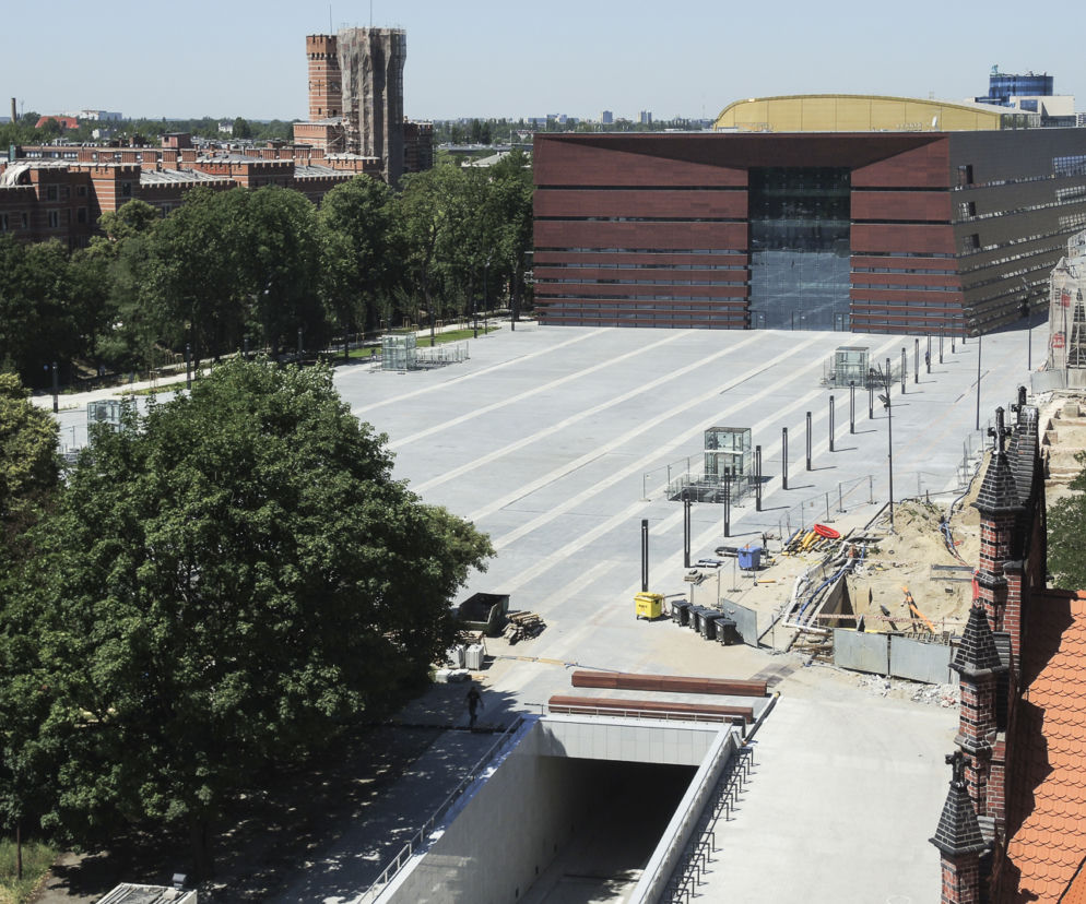Narodowe Forum Muzyki i plac Wolności