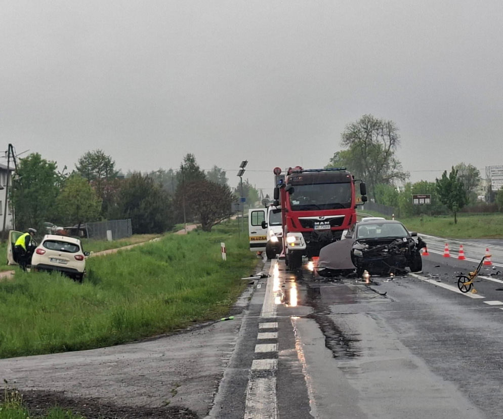 Gróźny wypadek na krajowej   dwunastce w miejscowości Atalin. Troje dzieci trafiło do szpitala