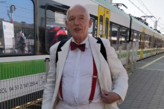 Janusz Korwin-Mikke kupił 60 kg cukru! Słodzę 7 łyżeczek