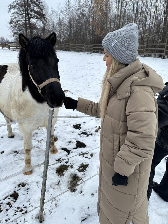 Joanna Krupa odwiedza schronisko dla zwierząt