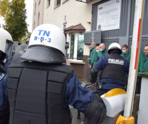 Elbląg. Akcja policji pod Aresztem Śledczym. Co tam się wydarzyło? [ZDJĘCIA]