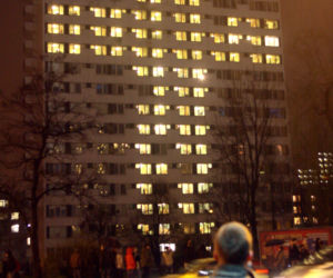 Morze łez, setki krakowian na ulicach. Tak żegnano ofiary katastrofy smoleńskiej 10 lat temu