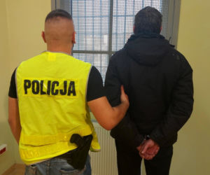 Szczytno. Przez siedem lat ukrywał się przed sądem. Mieszkał w... leśnym szałasie [FOTO]