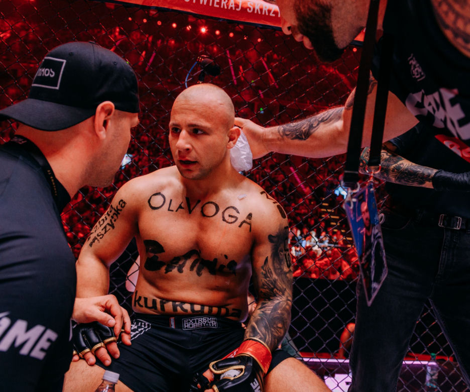 Mateusz Murański w klatce Fame MMA