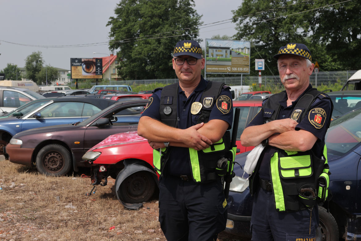 Sprzątamy miasto z wraków. Patrol "SE" na tropie porzuconych aut 