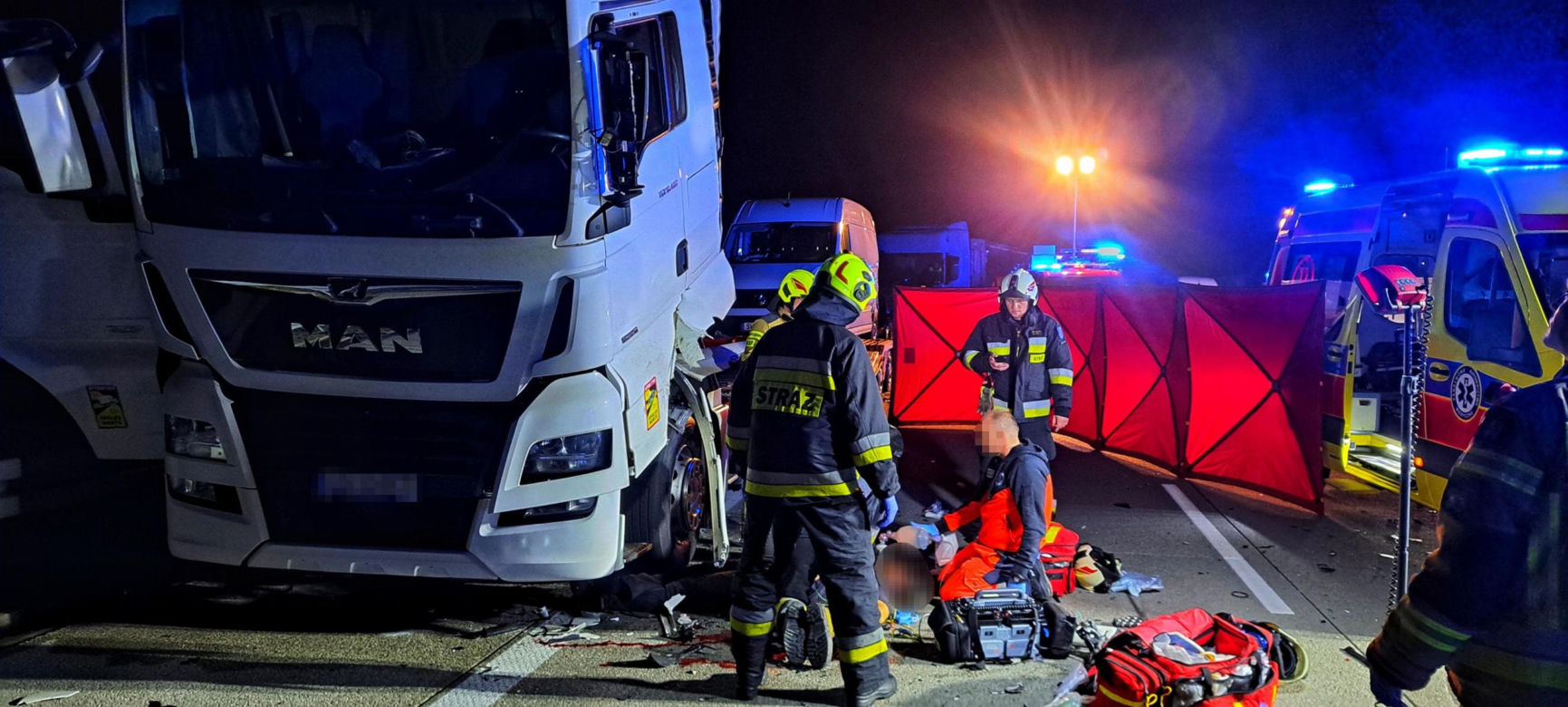 Śmiertelny wypadek na S8 pod Wieruszowem. Mężczyzna zginął w zderzeniu dwóch tirów [ZDJĘCIA].