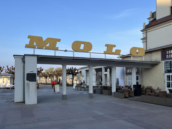 Szyld MOLO w Sopocie