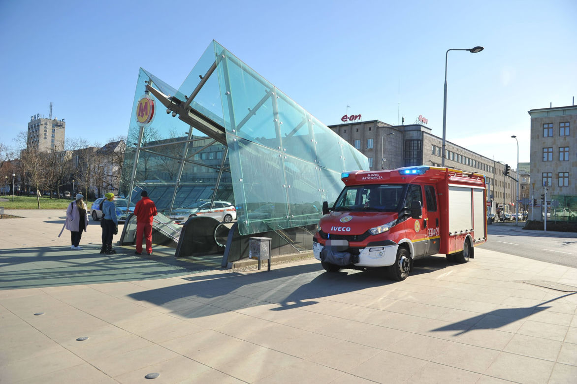 Tragedia na stacji metra Centrum Nauki Kopernik. Nie było szans na ratunek 