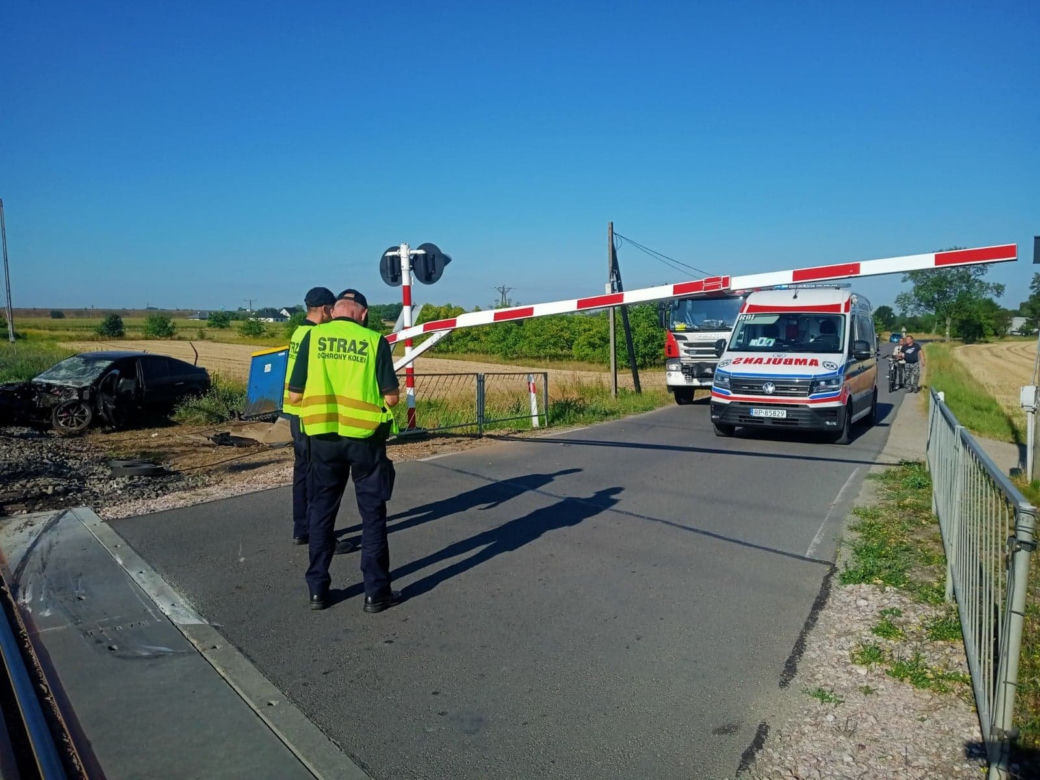 Strażak wjechał pod pociąg w Gorliczynie. Dostał drugie życie [GALERIA]	