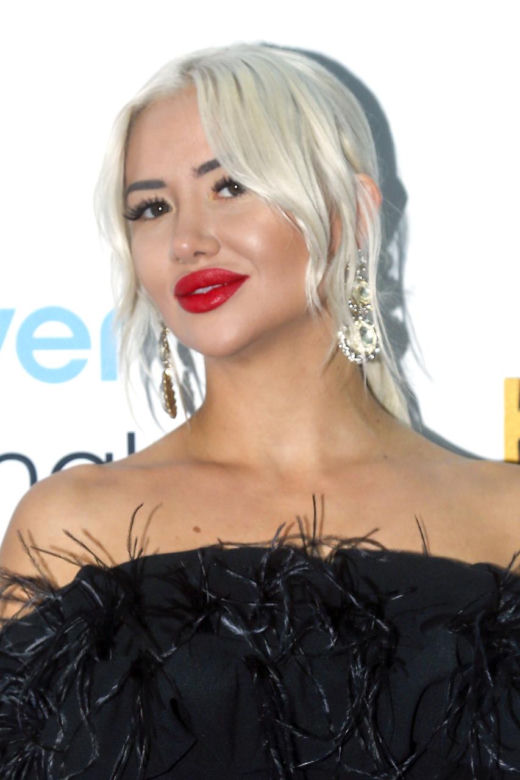 Wygrała "Love Island", jednak jej związek nie przetrwał. Teraz znów jest zakochana i wystąpi w nowym show