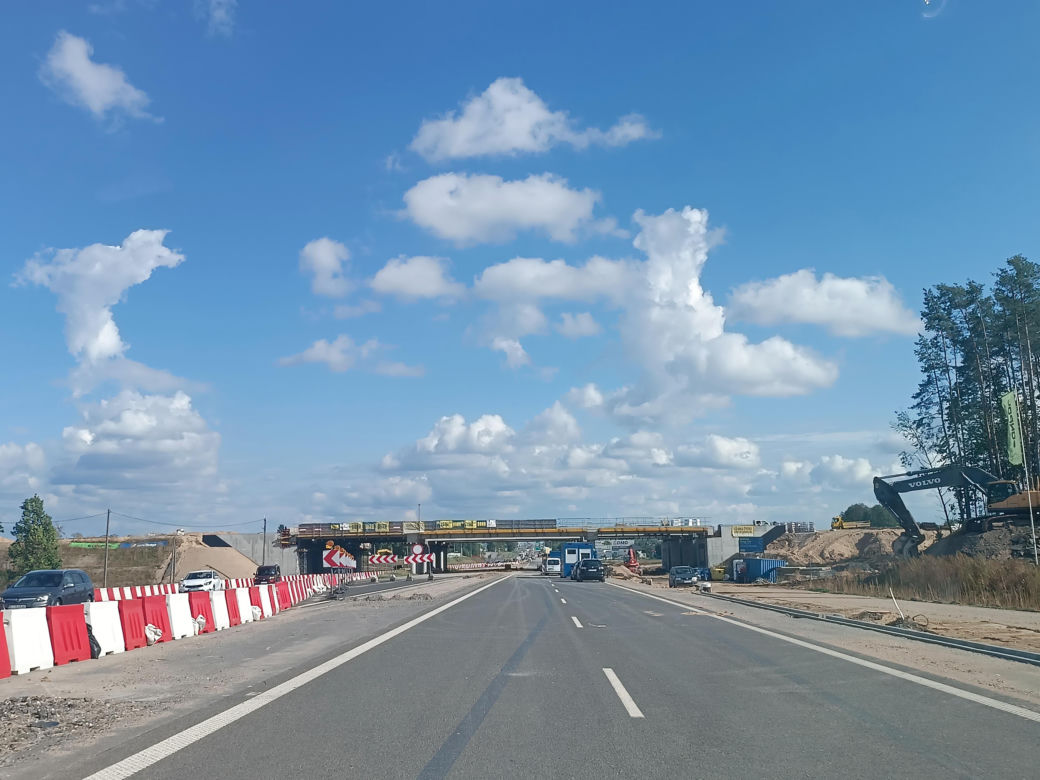 Niedaleko Białegostoku nowa droga pnie się w górę! To kolejny odcinek S19 na Podlasiu