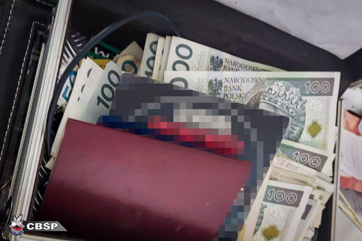Marihuana była nawet w wannie i pralce! Służby zatrzymały gang narkotykowy