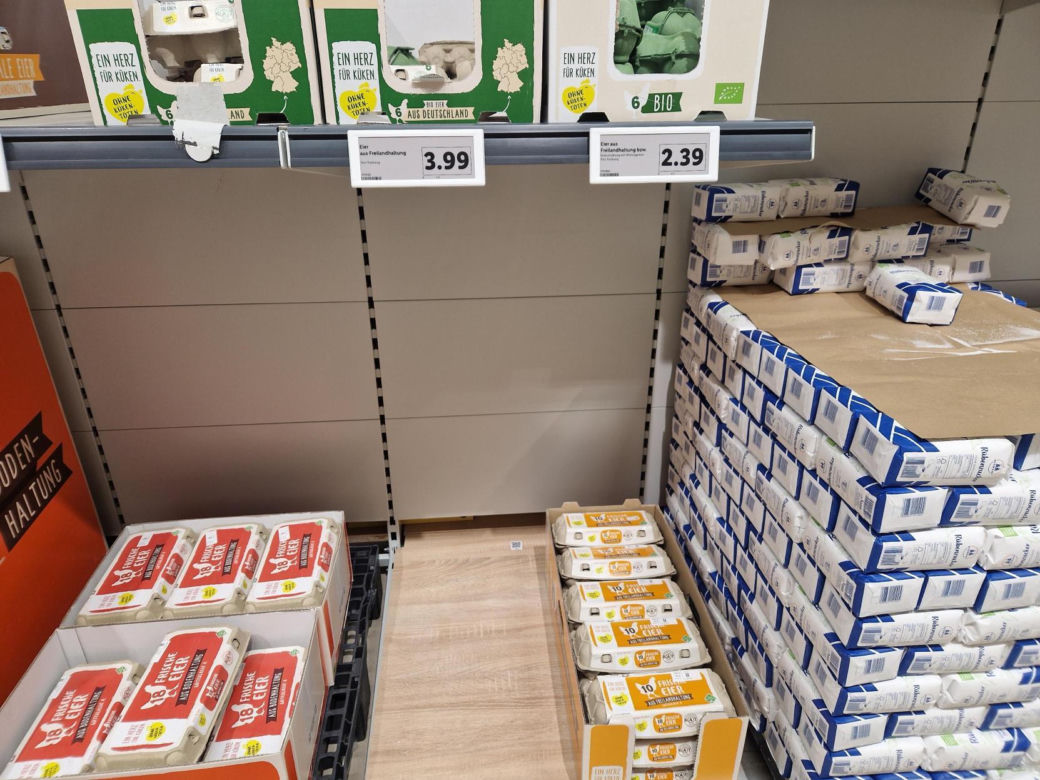 Porównaliśmy ceny w polskim i niemieckim markecie. Gdzie zarobimy tańsze zakupy na Wielkanoc? 