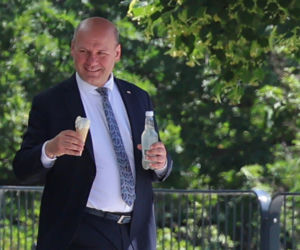 Posłowie PiS poszli na lody