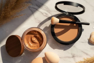 Promienna skóra latem: wybieramy idealny bronzer – kremowy czy pudrowy?