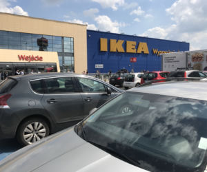 GIGANTYCZNE kolejki pod Ikeą w Katowicach [ZDJĘCIA]