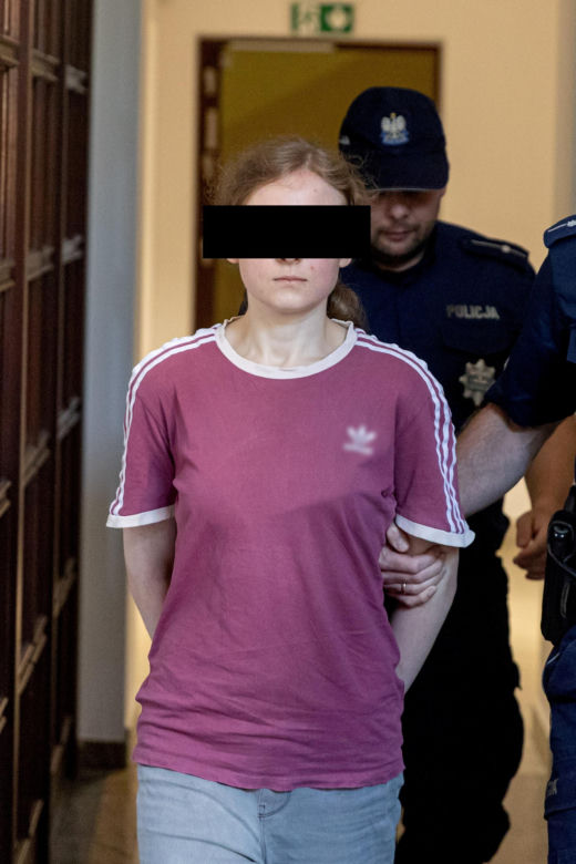 Podeszła do babci, przytuliła i dźgnęła ją nożem. Ruszył proces 19-letniej Antoniny