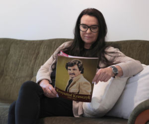 Ewa Krawczyk zlicytuje pamiątki po Krzysztofie