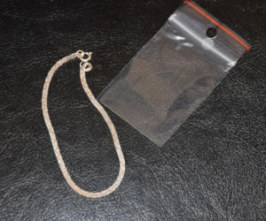 Rozpoznajesz te błyskotki? Policja poszukuje właścicieli bizuterii i kosztowności