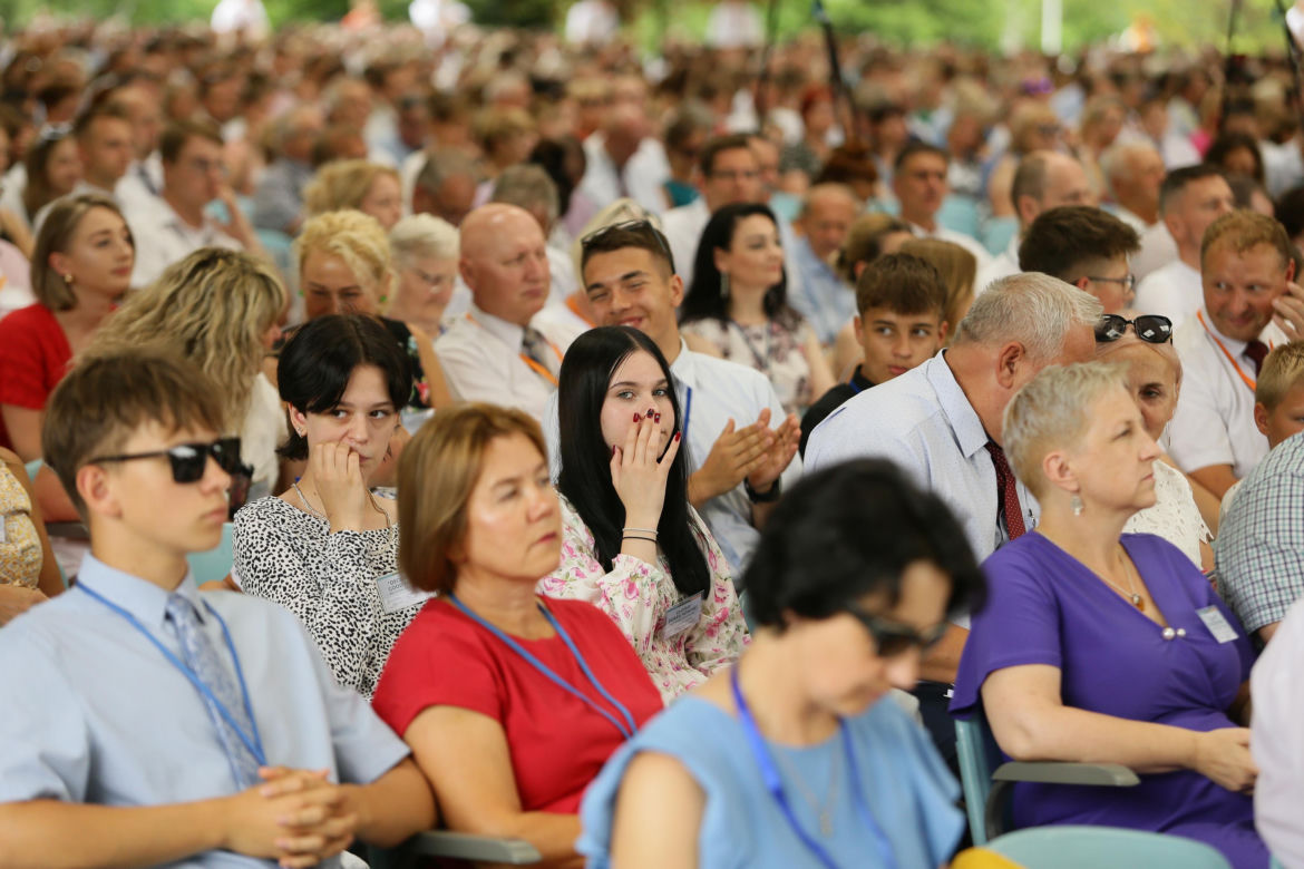 Kongres Świadków Jehowy 2024. W niedzielnych wydarzeniach wzięły udział tłumy