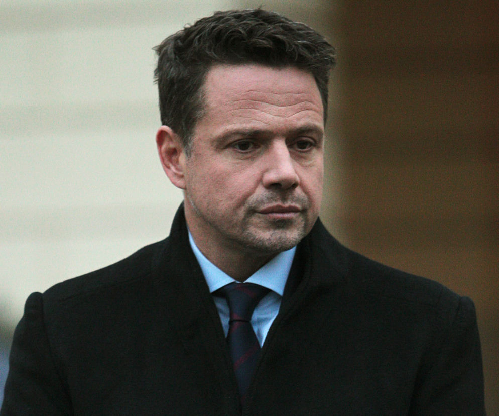 Rafał Trzaskowski zeznaje w prokuraturze. W tle akcja CBA i wypadek autobusu