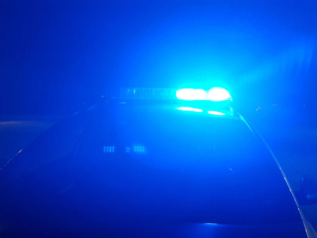 Pięć osób w szpitalu po wypadku koło Leszna. Dachowało BMW