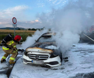 Pożar samochodu na S3! Droga w kierunku granicy zablokowana. Są utrudnienia