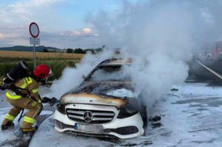 Pożar samochodu na S3! Droga w kierunku granicy zablokowana. Są utrudnienia