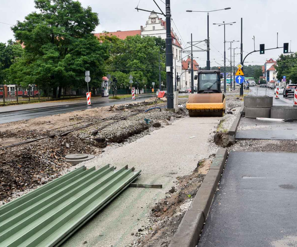 W Toruniu trwa modernizacja torowisk. Zaglądamy na plac budowy
