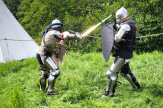 Bitwa o Zamek i Teatr Ognia: Nie przegap weekendu z historią w Tarnowie!