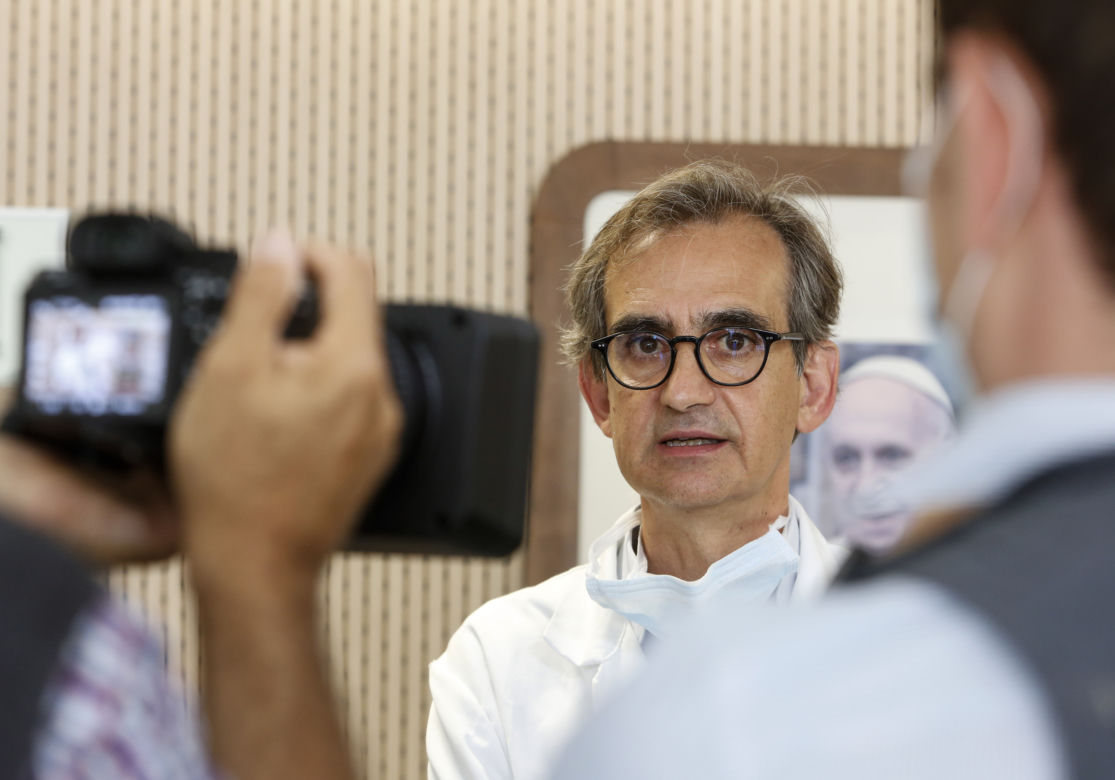 Z jednej dziewczynki zrobili dwie. Pierwsze na świecie rozdzielenie blizniaczek syjamskich zrosnietych glowami. Ervina i Prefina