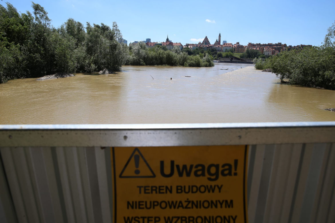 Budowa zapory przeciwpowodziowej blokuje miasto
