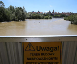 Budowa zapory przeciwpowodziowej blokuje miasto