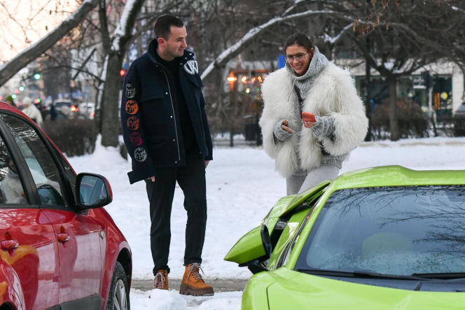 Klaudia Halejcio, mąż jej otworzył auto za całusa