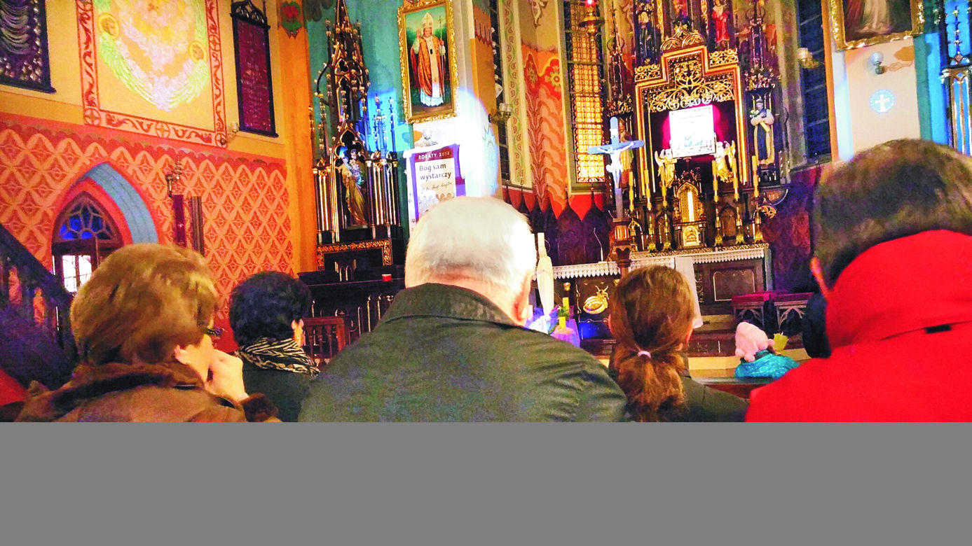 Z żoną do Kościoła, z nieznajomą w basenie