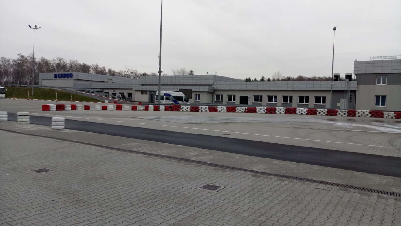 Na drogach ślisko. Jest więcej wypadków. Jak temu zapobiec?