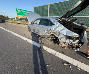Poważny wypadek na trasie S8. Ciężarówka zderzyła się z osobówką