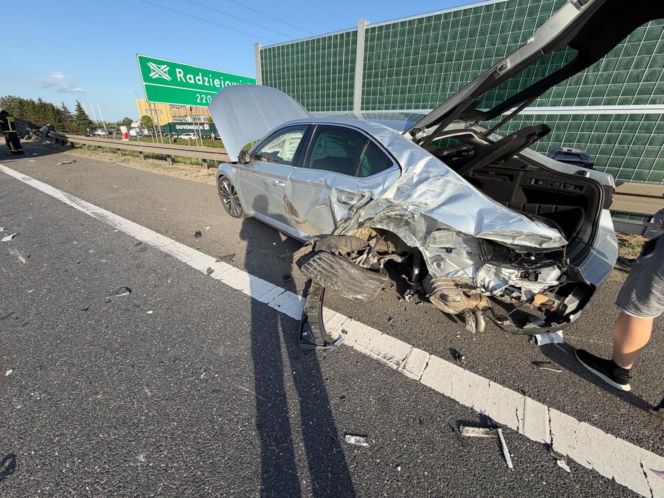 Poważny wypadek na trasie S8. Ciężarówka zderzyła się z osobówką