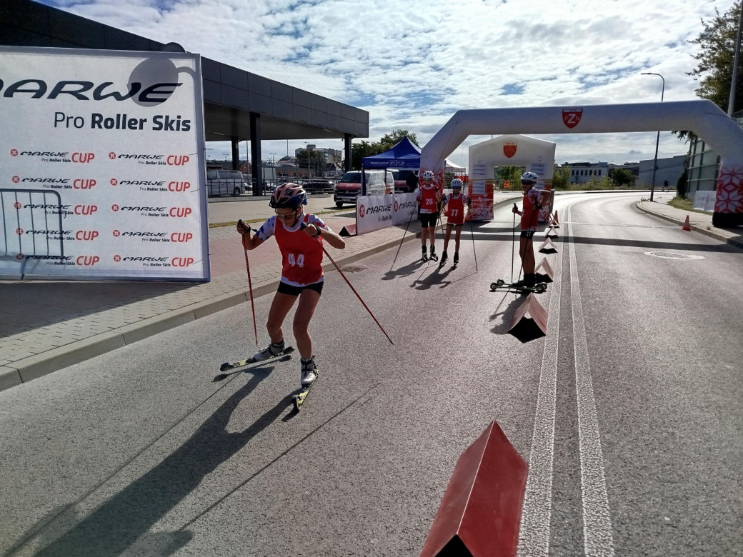 Zawody o Puchar Polski na nartorolkach Marwe Cup 2025 zostały zainaugurowane w Siedlcach