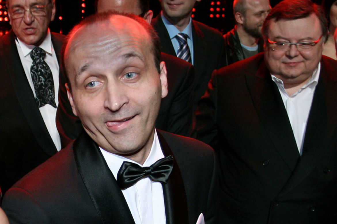 Wystrojony Marcinkiewicz na premierze filmu Vegi. Ale z niego przystojniak