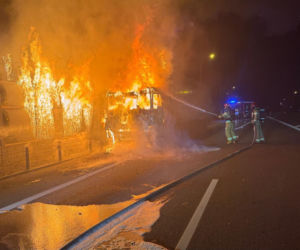 Ruch w stronę Kielc zablokowany! Palił się tir z napojami 
