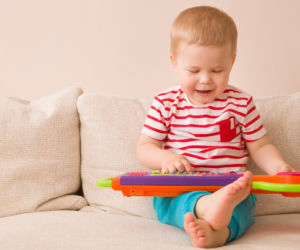 Niebezpieczne zabawki w sklepach. UOKiK ostrzega: Twoje dziecko może stracić słuch