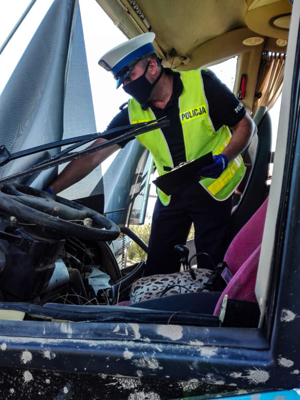 WYPADEK autokaru z dziećmi na A1